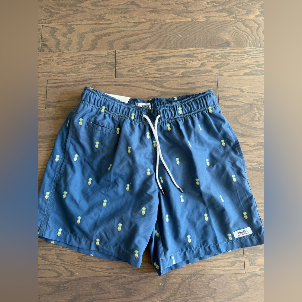 Trunks Surf & Swim Co Trunks Shorts Pineapple Print Men’s Size S Navy blue NWT